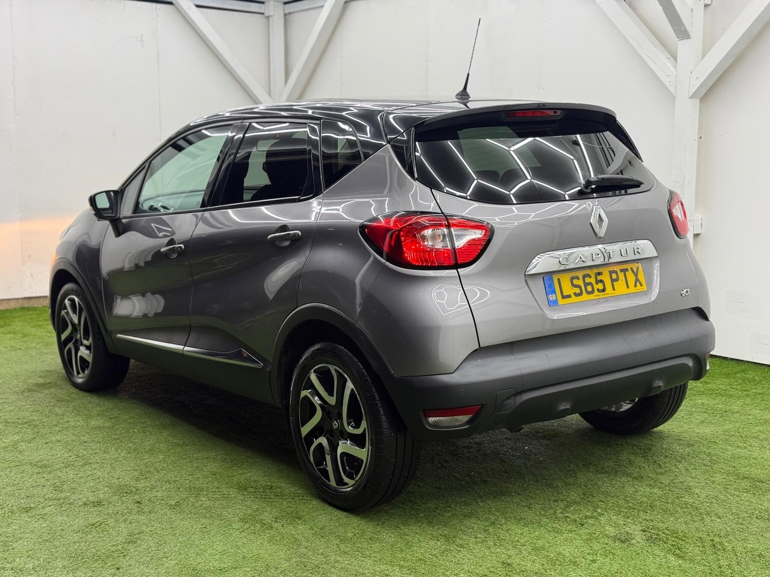 Used Renault Captur for sale - 77305087: Photo 9