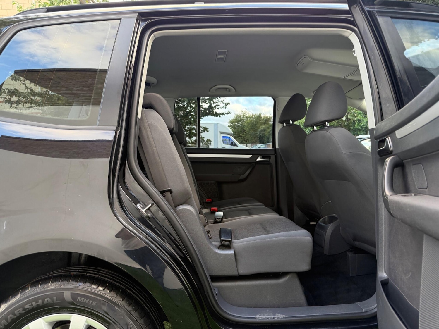 Used Volkswagen Touran 2011 for sale - 76849645: Photo 18