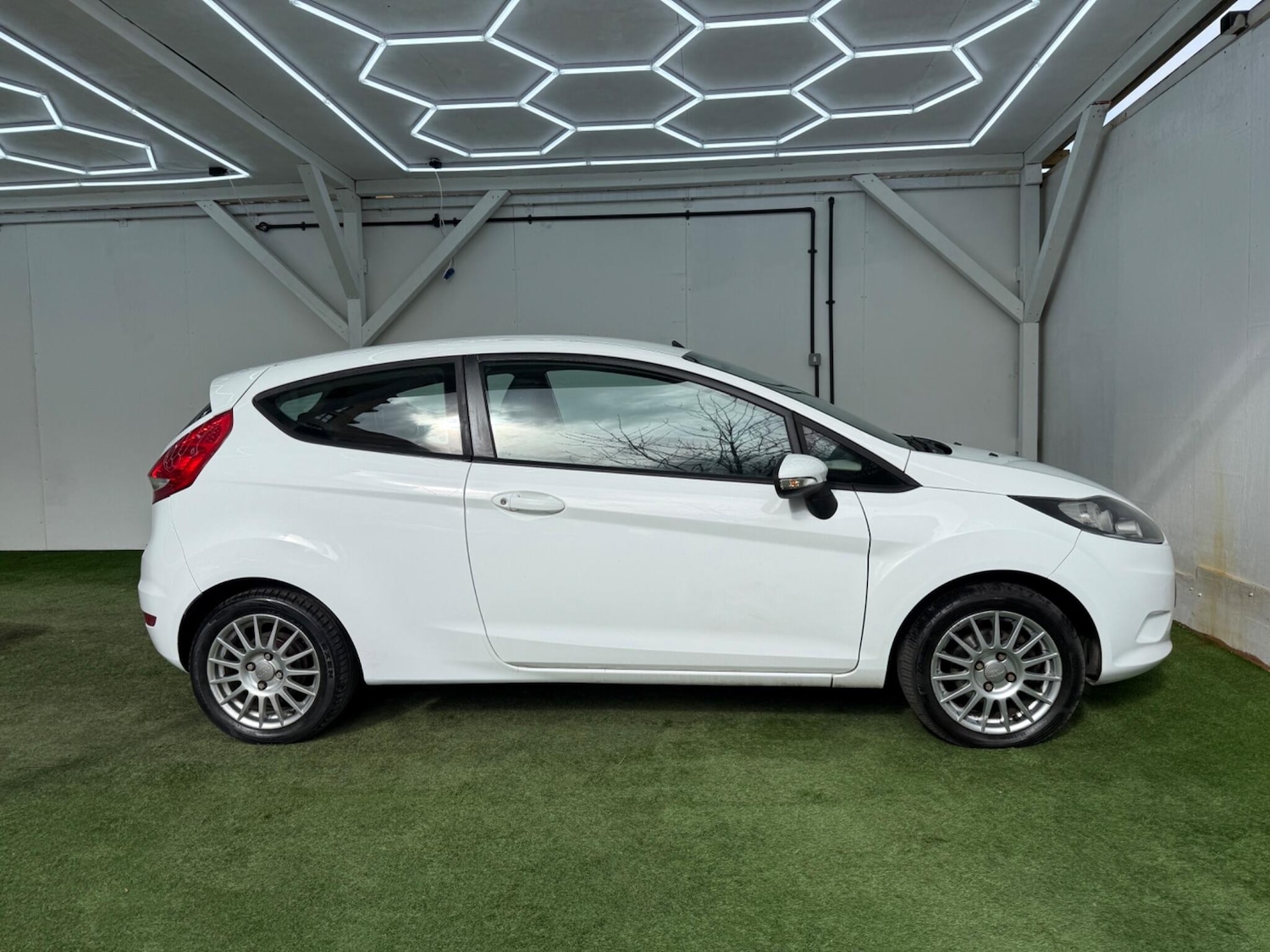 Used Ford Fiesta for sale - 77882939: Photo 2