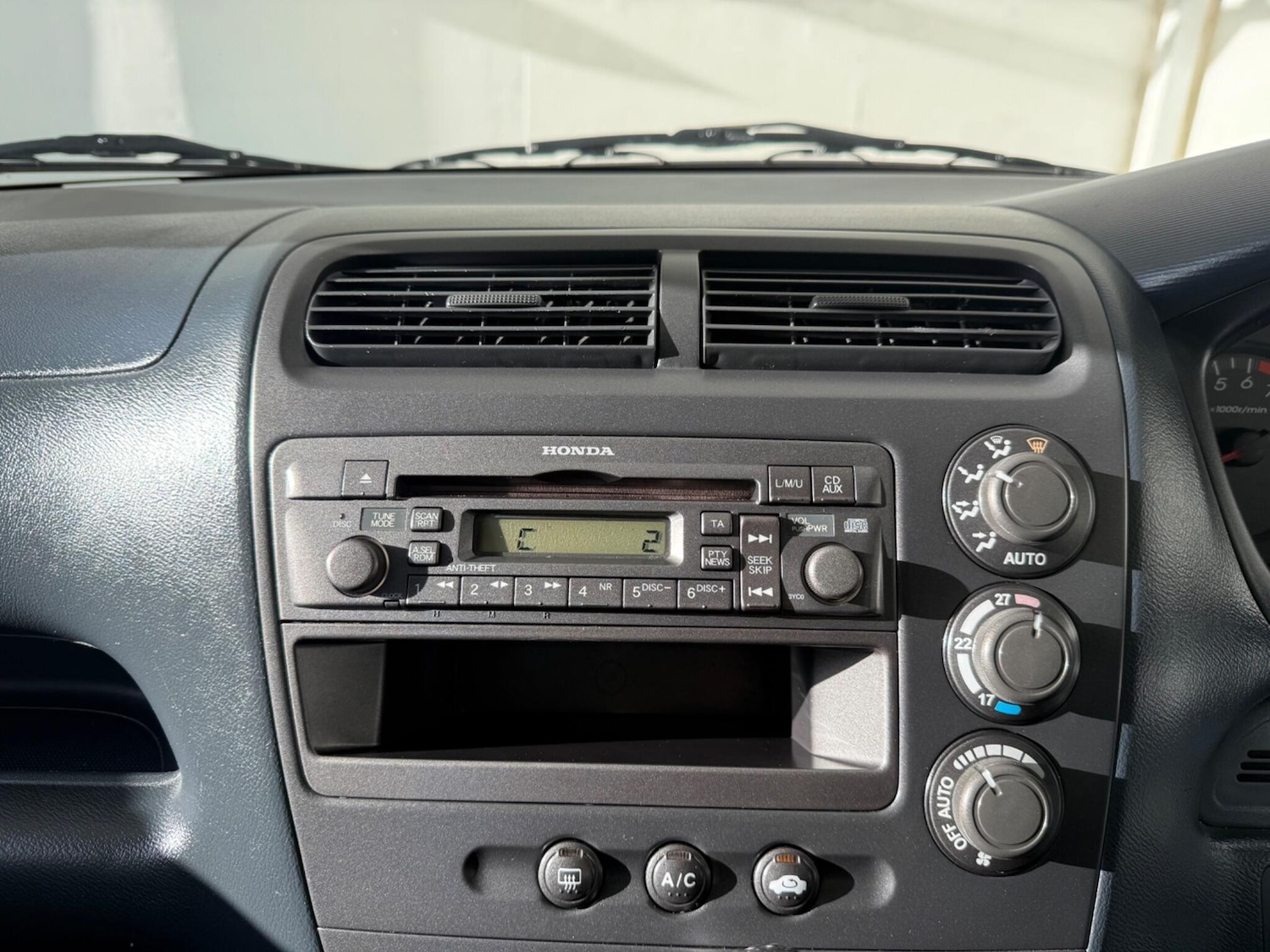 Used Honda Civic 2002 for sale - 77015261: Photo 30