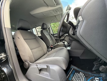 Used Volkswagen Touran 2011 for sale - 76020703: Photo