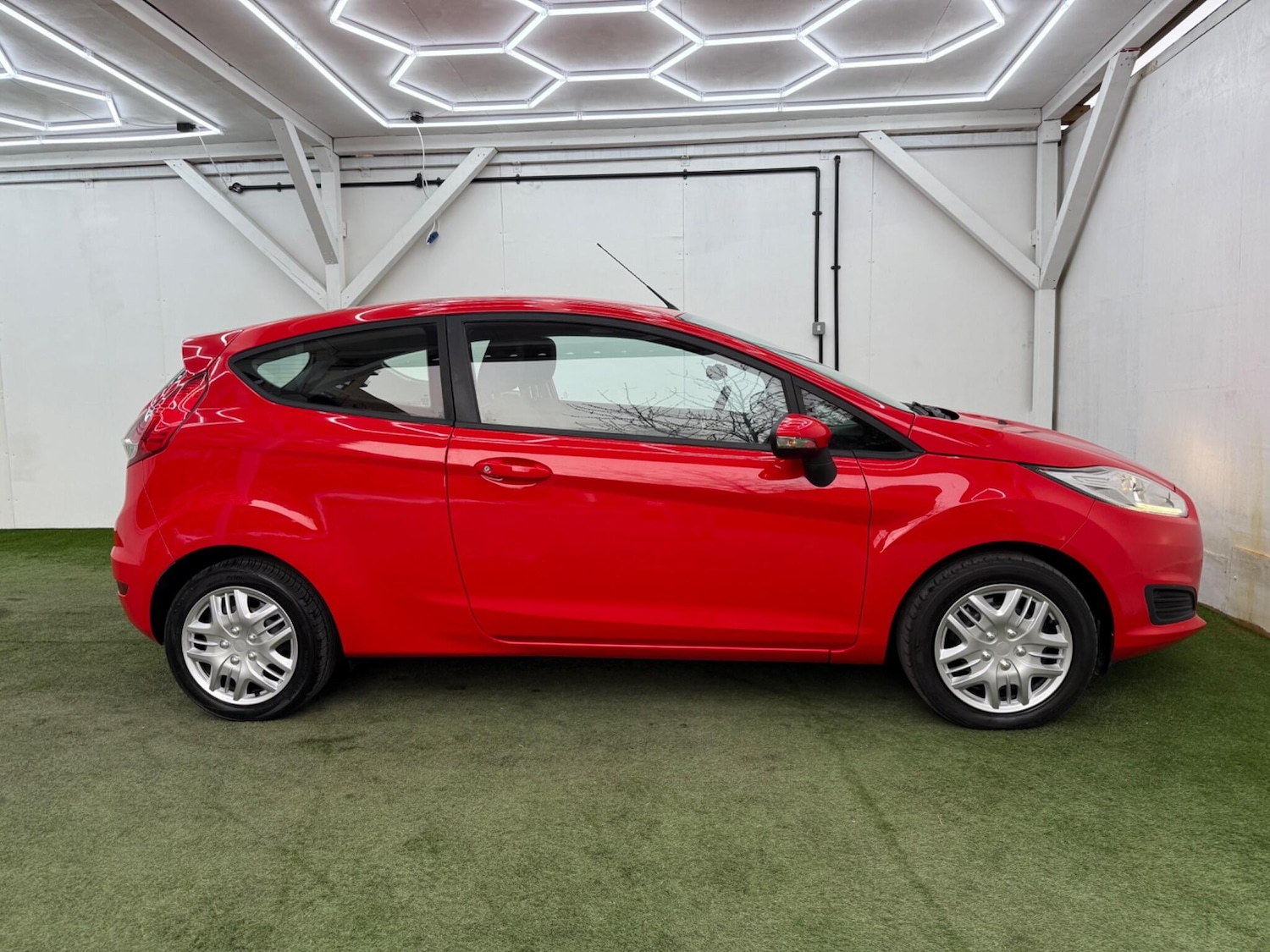 Used Ford Fiesta 2016 for sale - 77993873: Photo 2