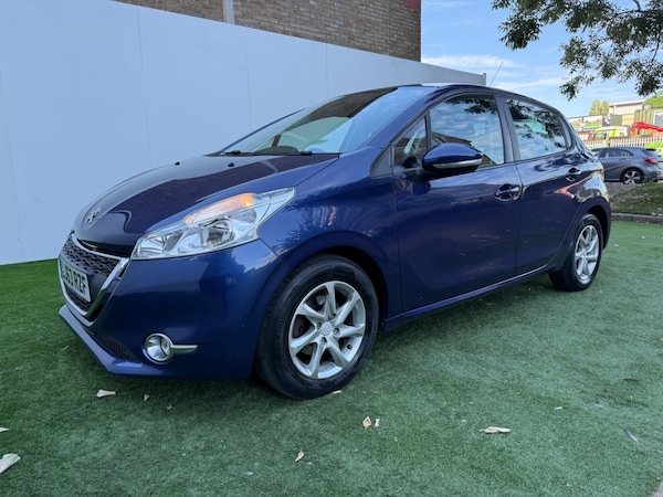 Used Peugeot 208 2013 for sale - 76294603: Photo 11