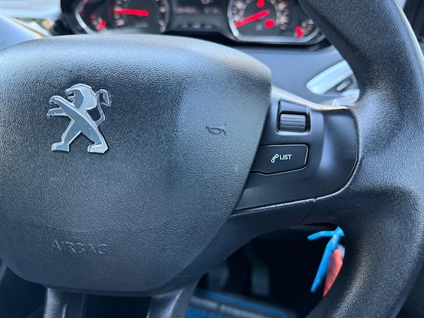 Used Peugeot 208 2013 for sale - 76294603: Photo 35