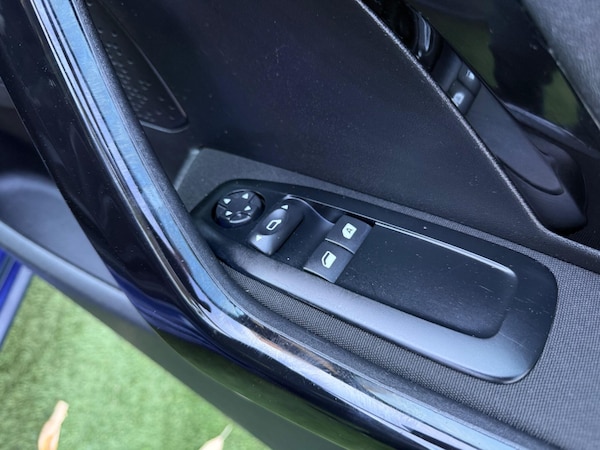Used Peugeot 208 2013 for sale - 76294603: Photo 40