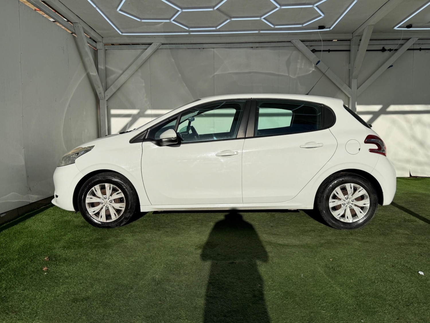 Used Peugeot 208 2014 for sale - 77131669: Photo 10