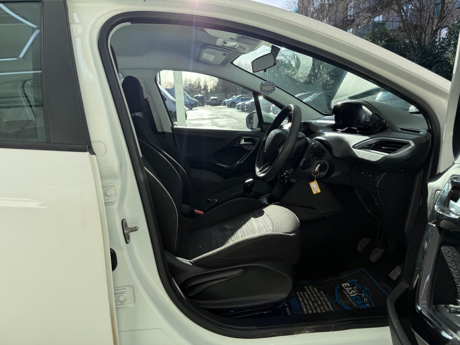 Used Peugeot 208 2014 for sale - 77131669: Photo 14