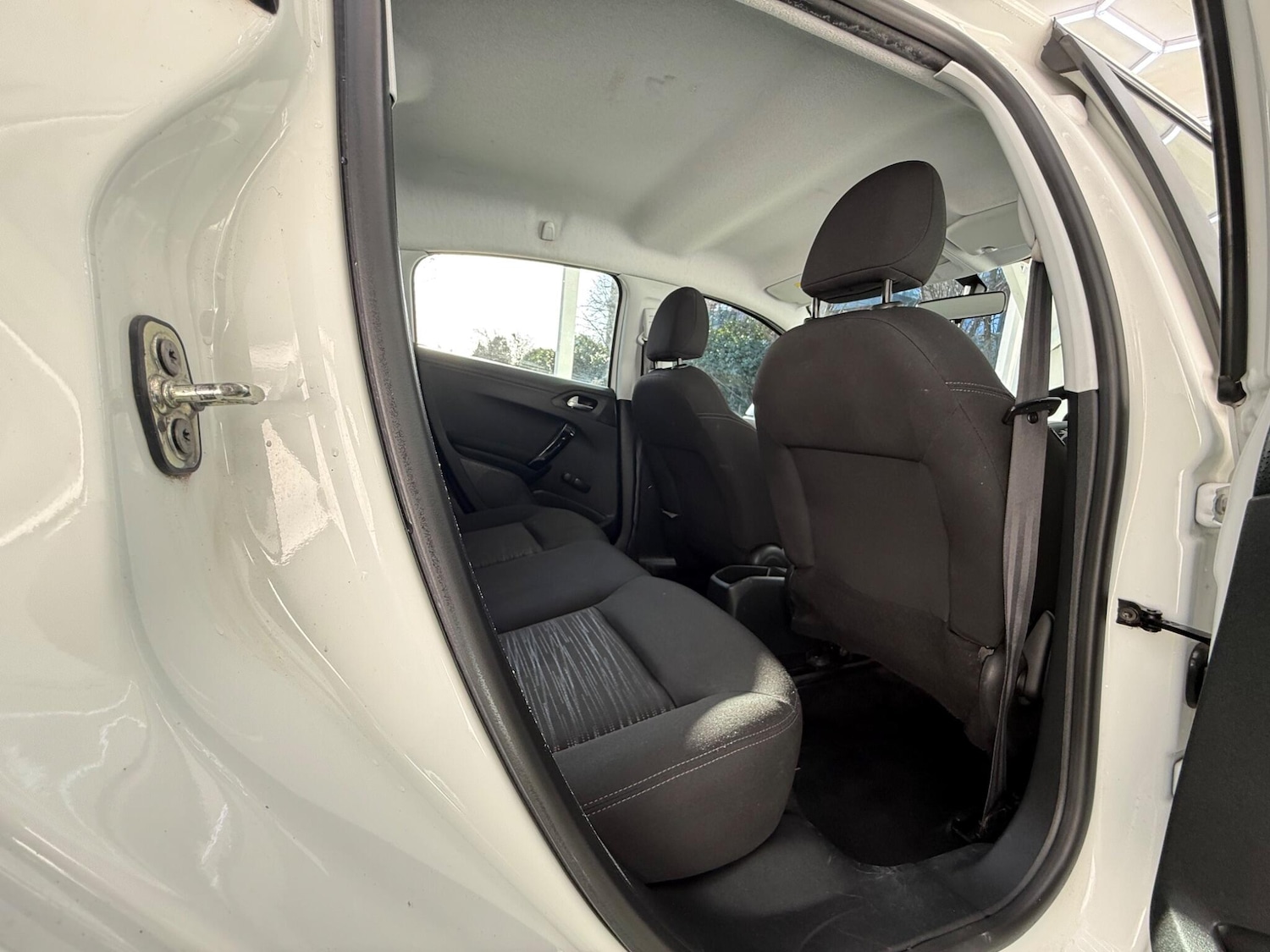 Used Peugeot 208 2014 for sale - 77131669: Photo 19