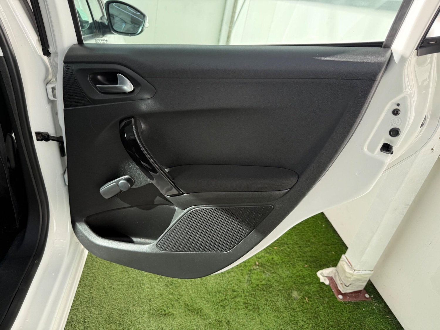 Used Peugeot 208 2014 for sale - 77131669: Photo 21