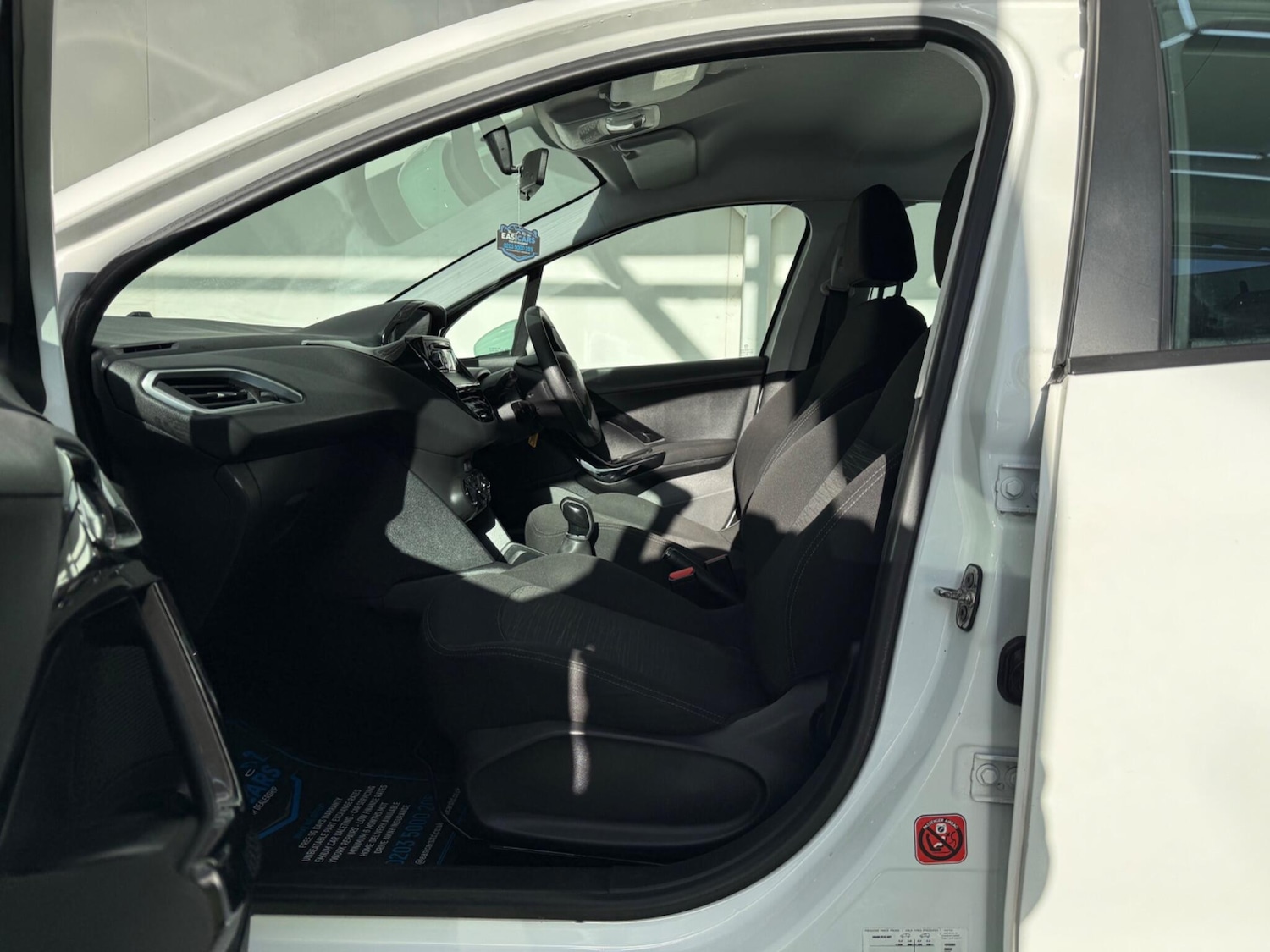 Used Peugeot 208 2014 for sale - 77131669: Photo 25