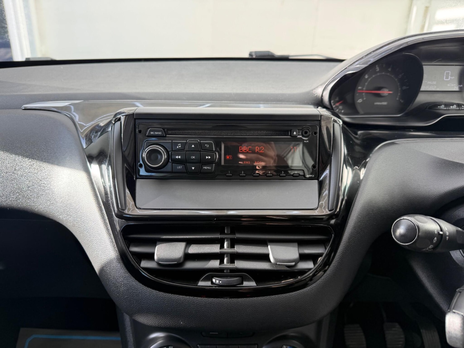 Used Peugeot 208 2014 for sale - 77131669: Photo 29