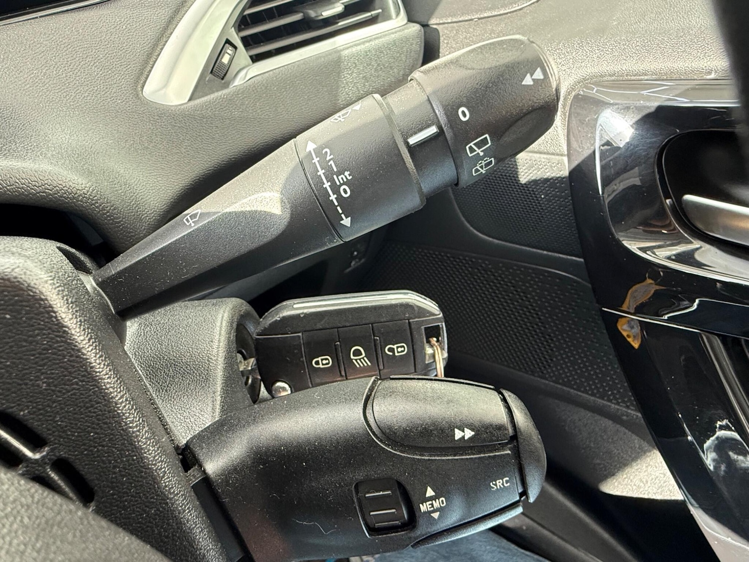 Used Peugeot 208 2014 for sale - 77131669: Photo 35