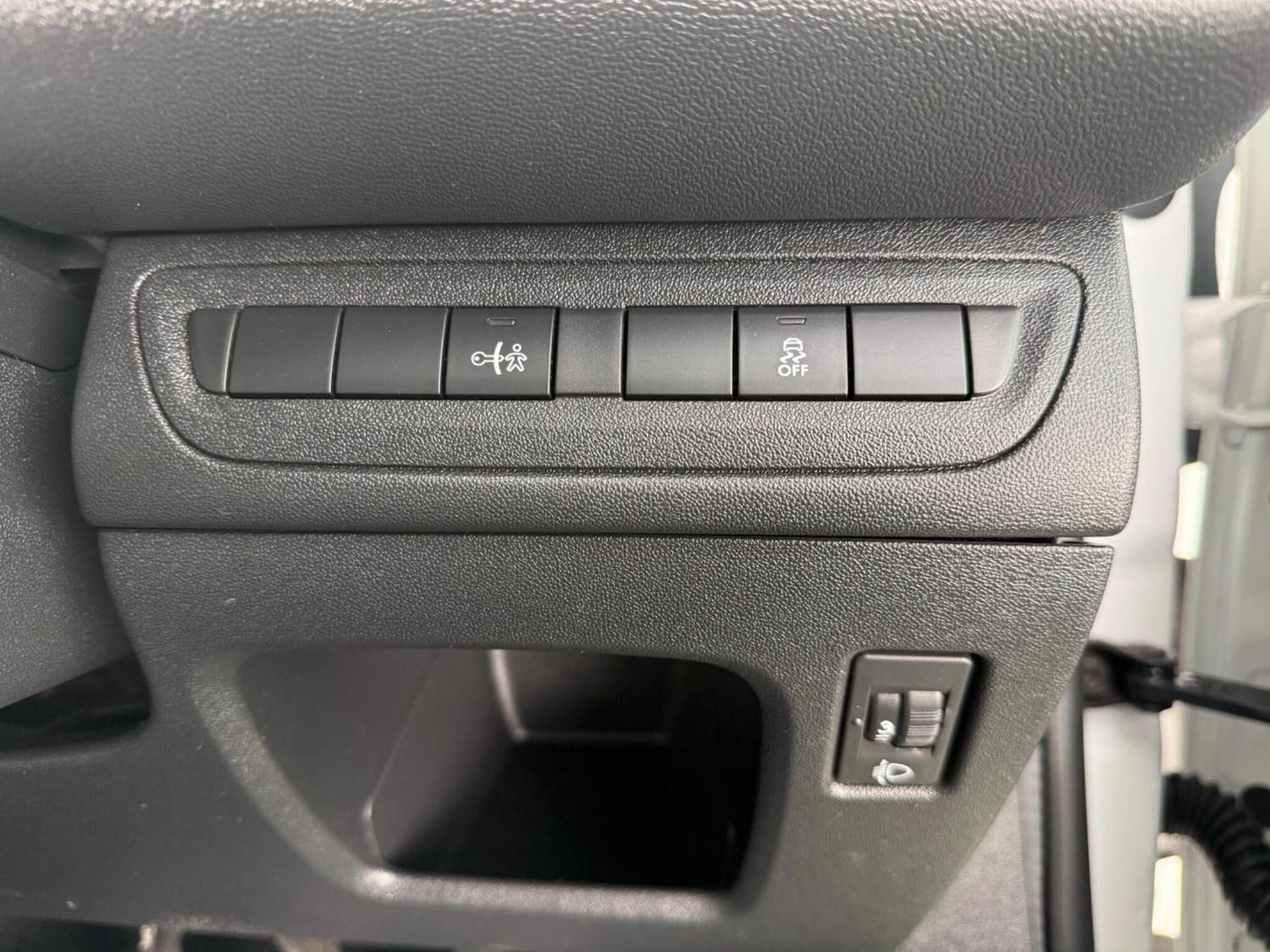 Used Peugeot 208 2014 for sale - 77131669: Photo 40