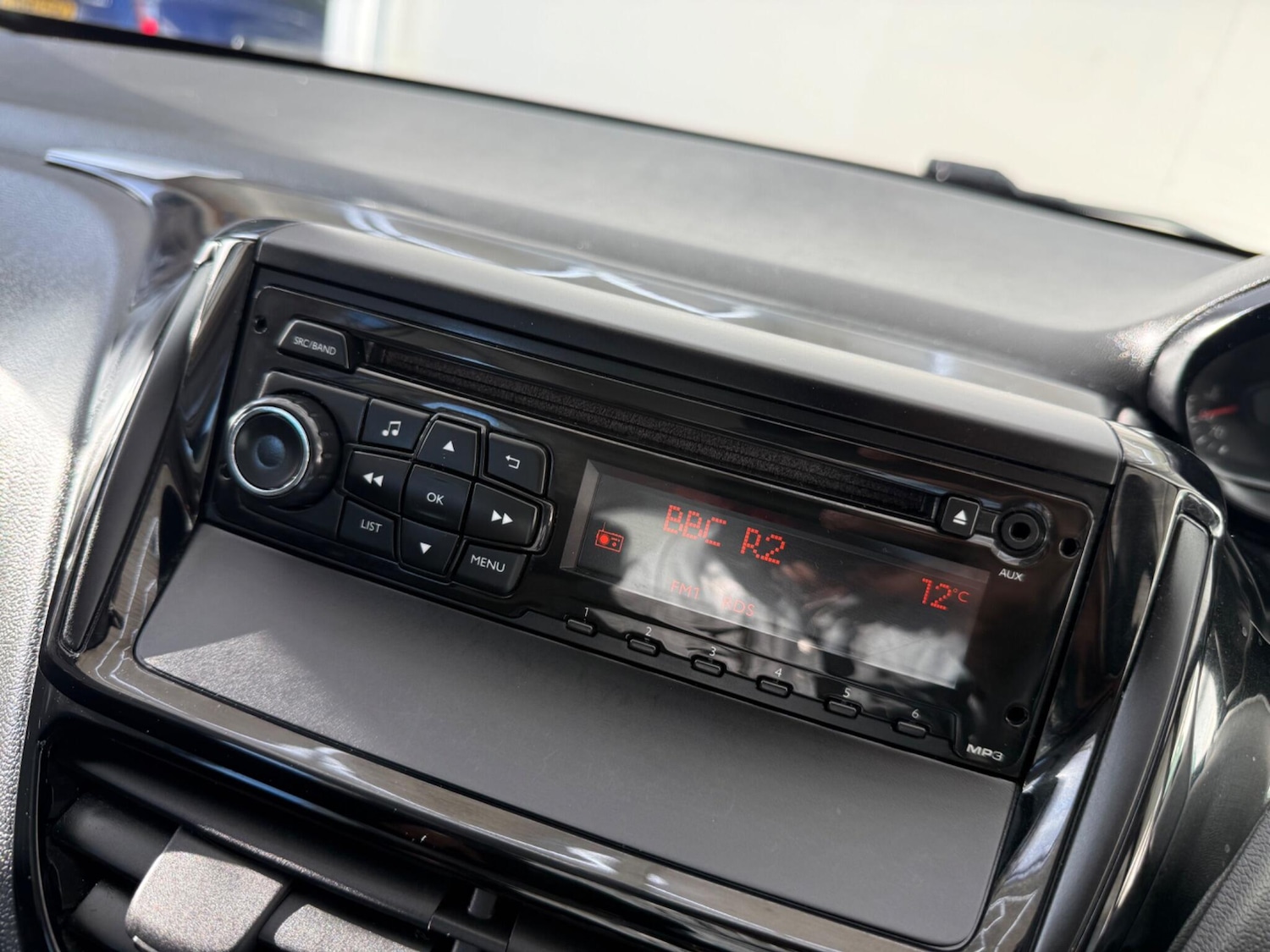 Used Peugeot 208 2014 for sale - 77131669: Photo 41