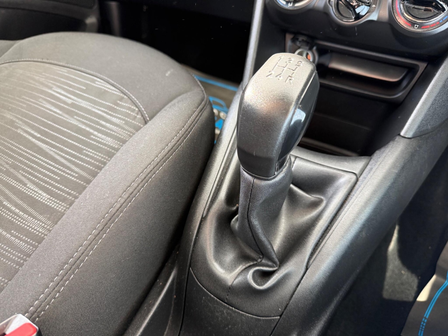 Used Peugeot 208 2014 for sale - 77131669: Photo 45