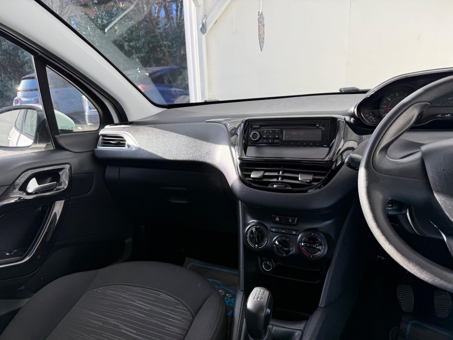 Used Peugeot 208 2014 for sale - 77131669: Photo 47