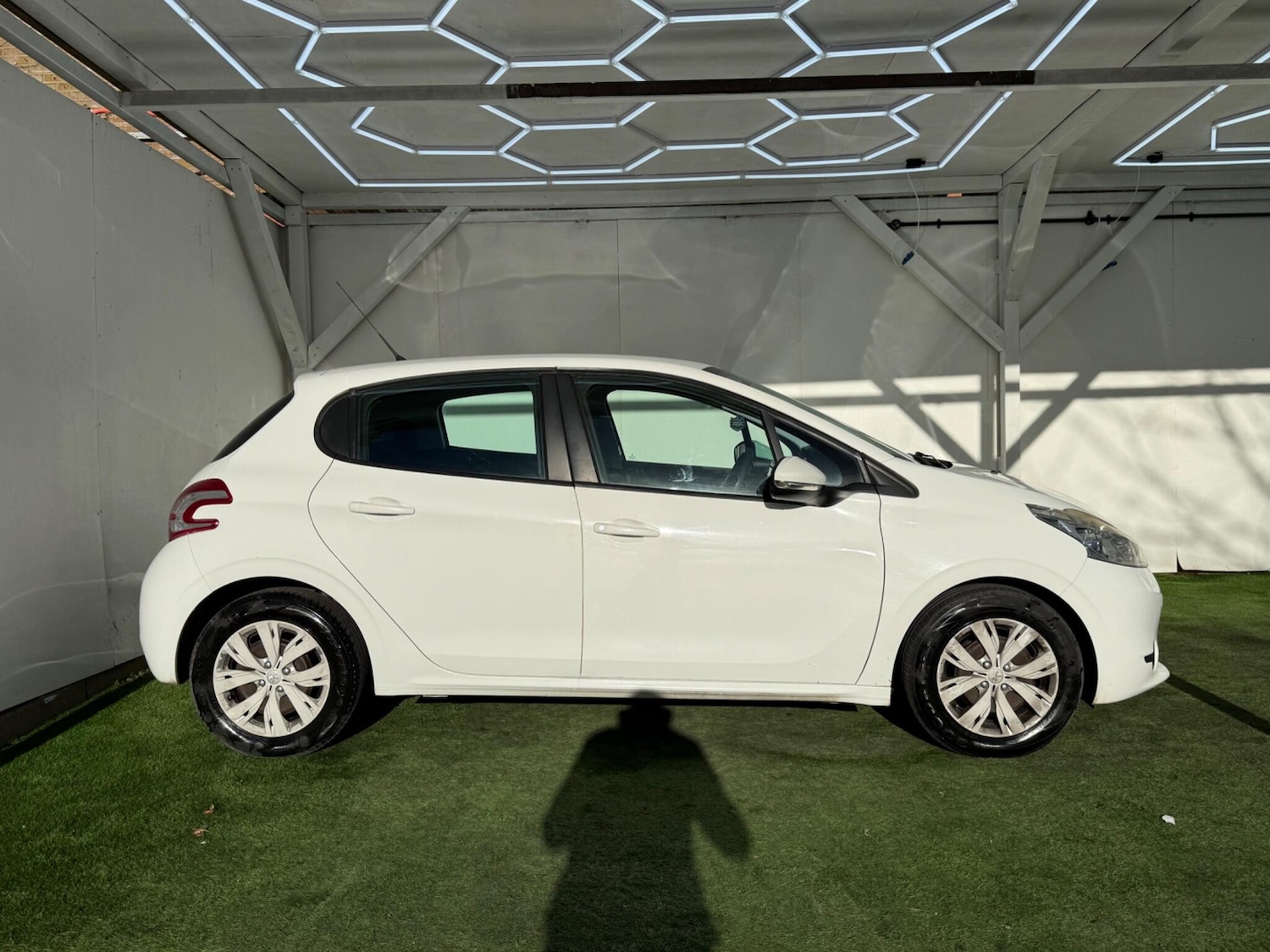 Used Peugeot 208 2014 for sale - 77131669: Photo 5