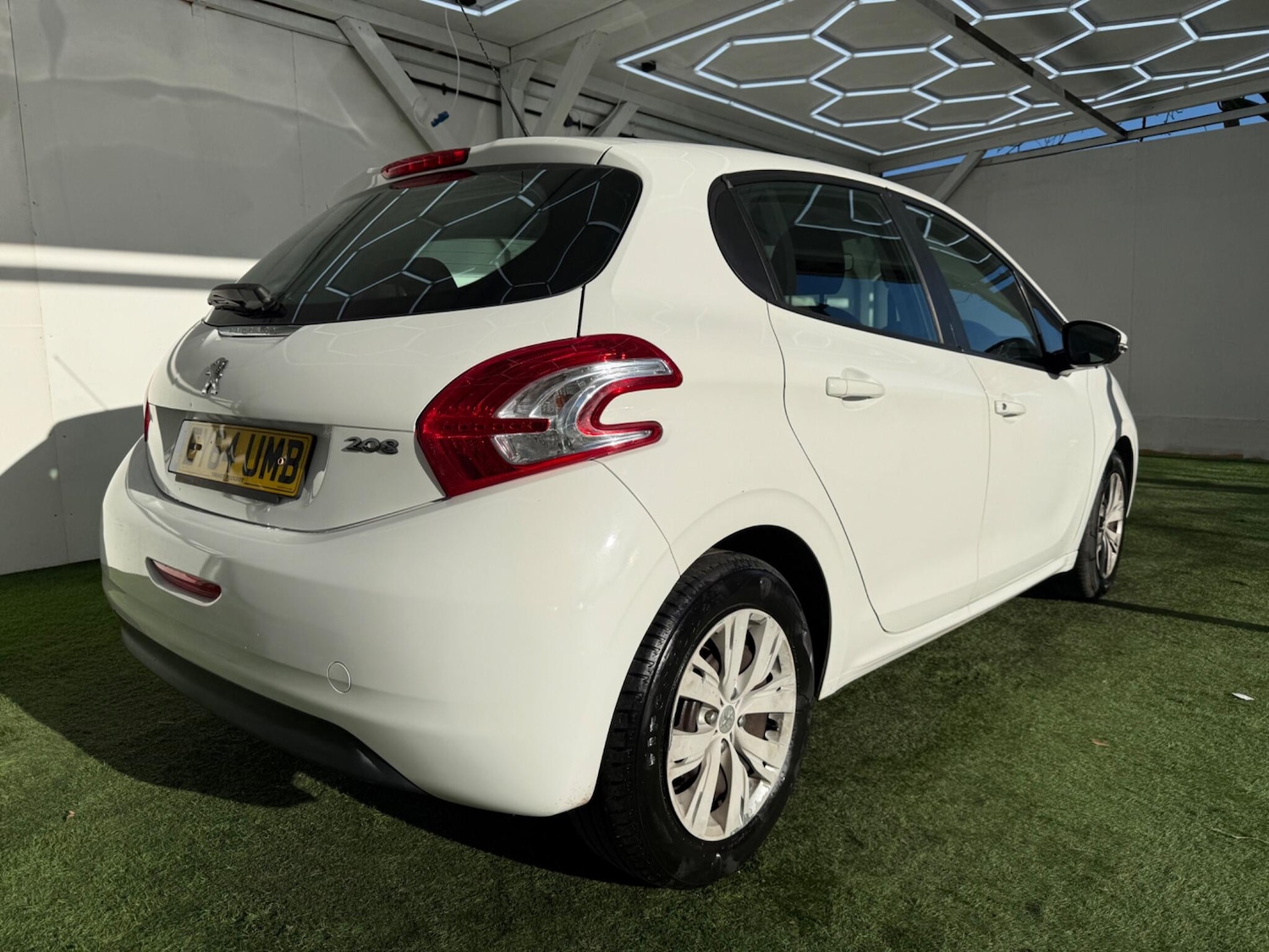 Used Peugeot 208 2014 for sale - 77131669: Photo 6