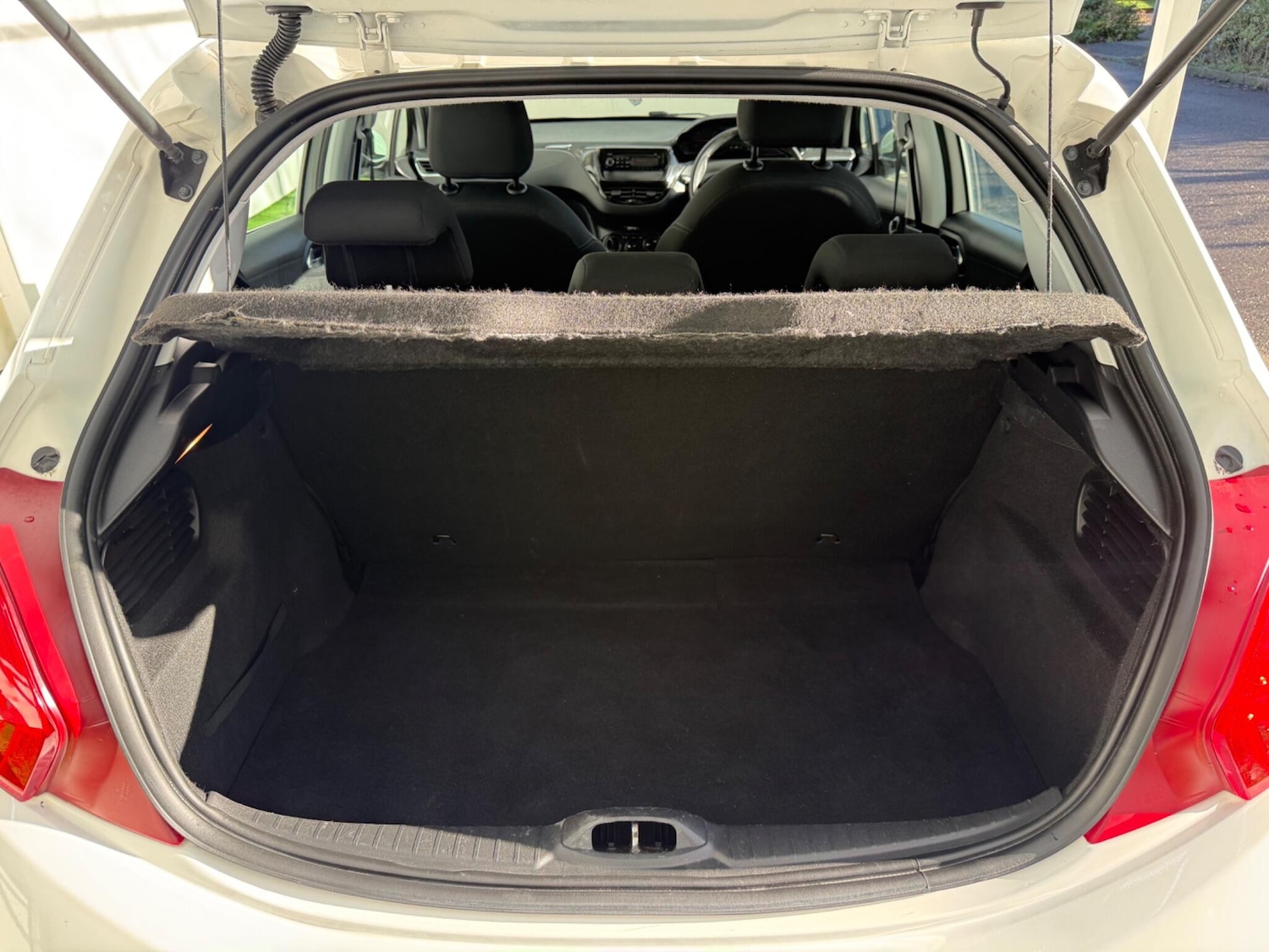 Used Peugeot 208 2014 for sale - 77131669: Photo 8