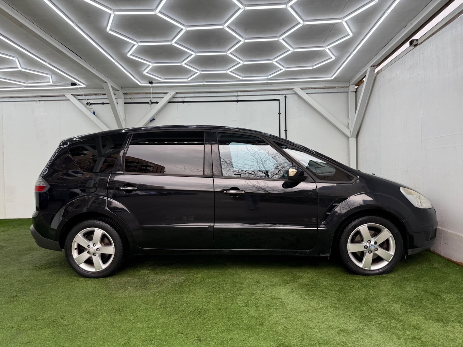 Used Ford S-Max 2009 for sale - 77345378: Photo 2