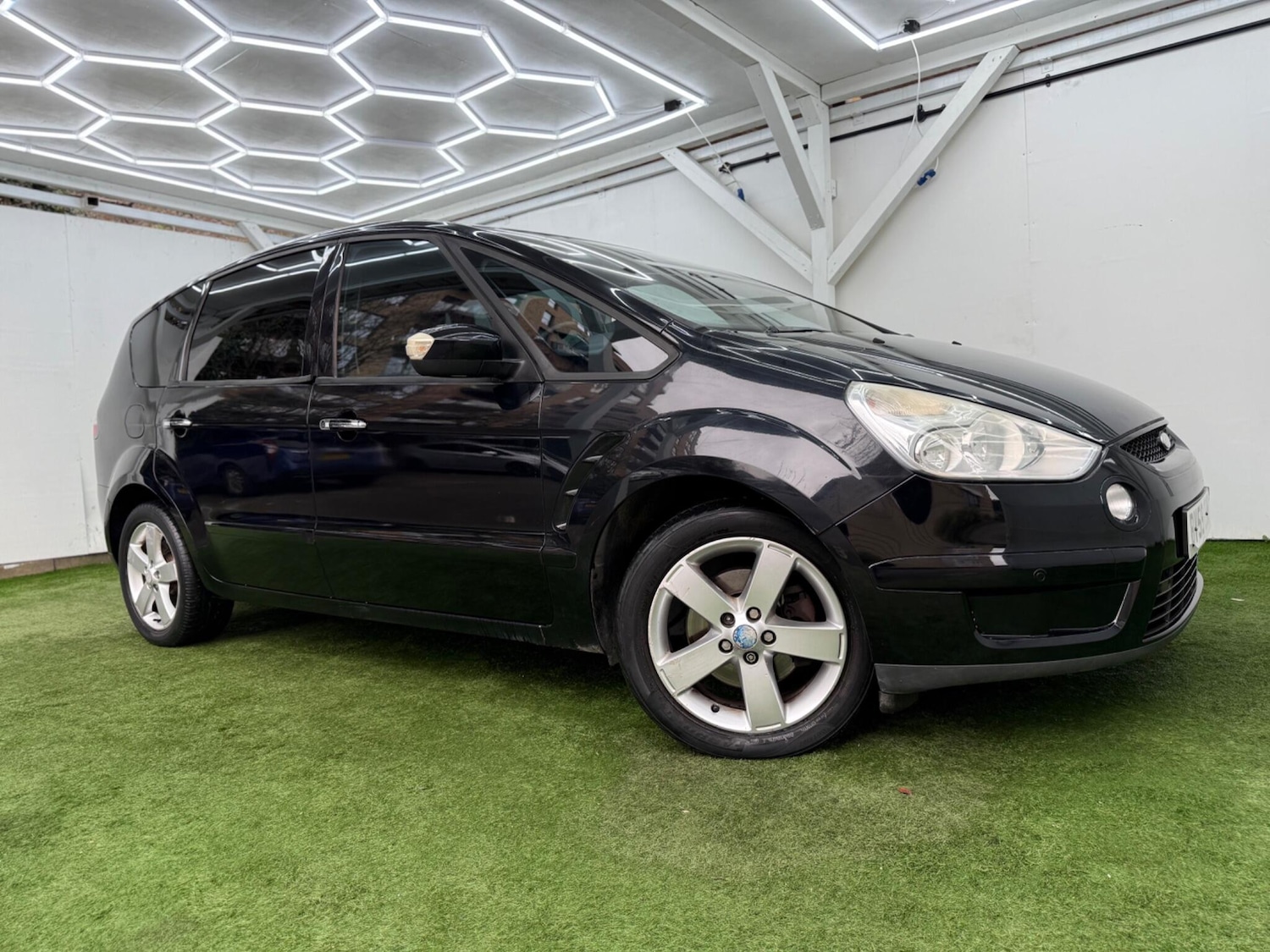 Used Ford S-Max 2009 for sale - 77345378: Photo 4