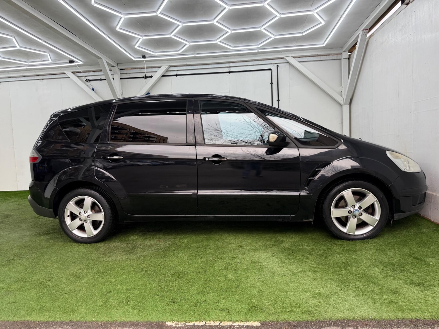 Used Ford S-Max 2009 for sale - 77345378: Photo 5