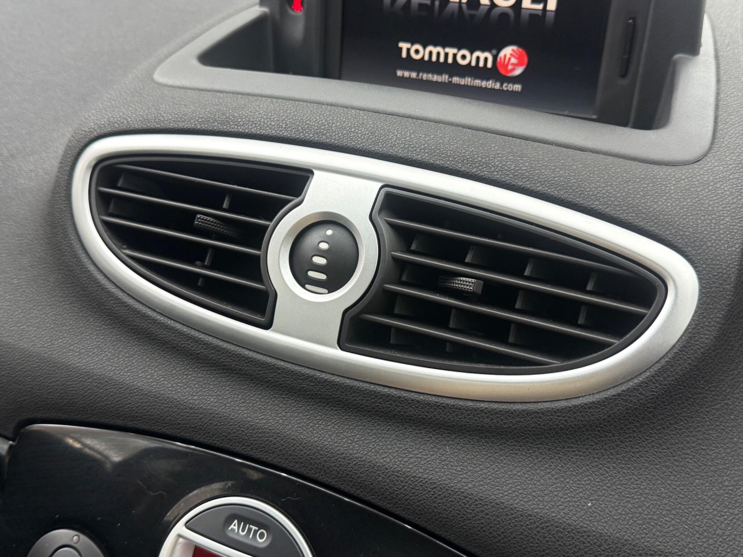 Used Renault Clio for sale - 77824173: Photo 45