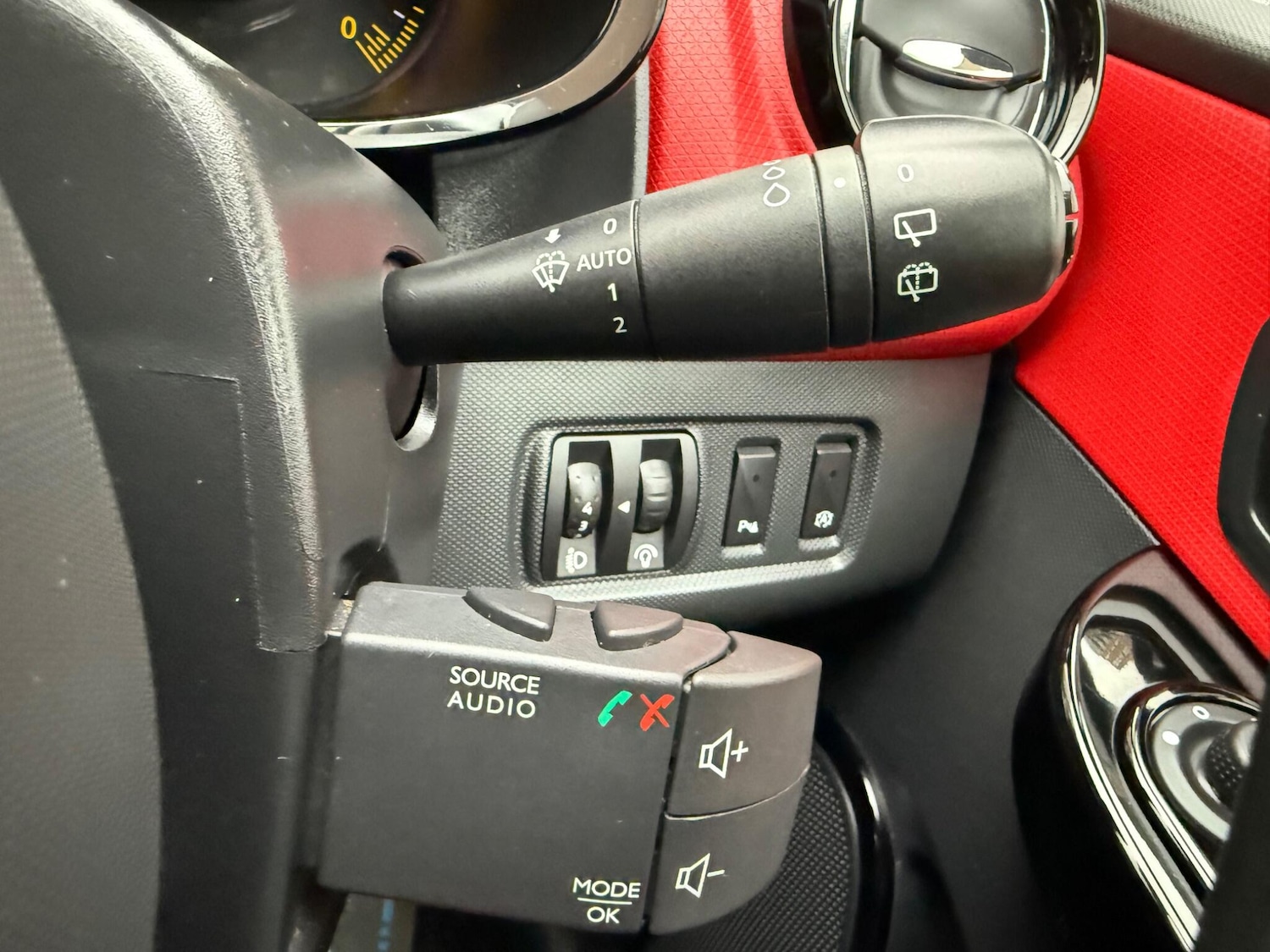 Used Renault Clio 2014 for sale - 77144680: Photo 37