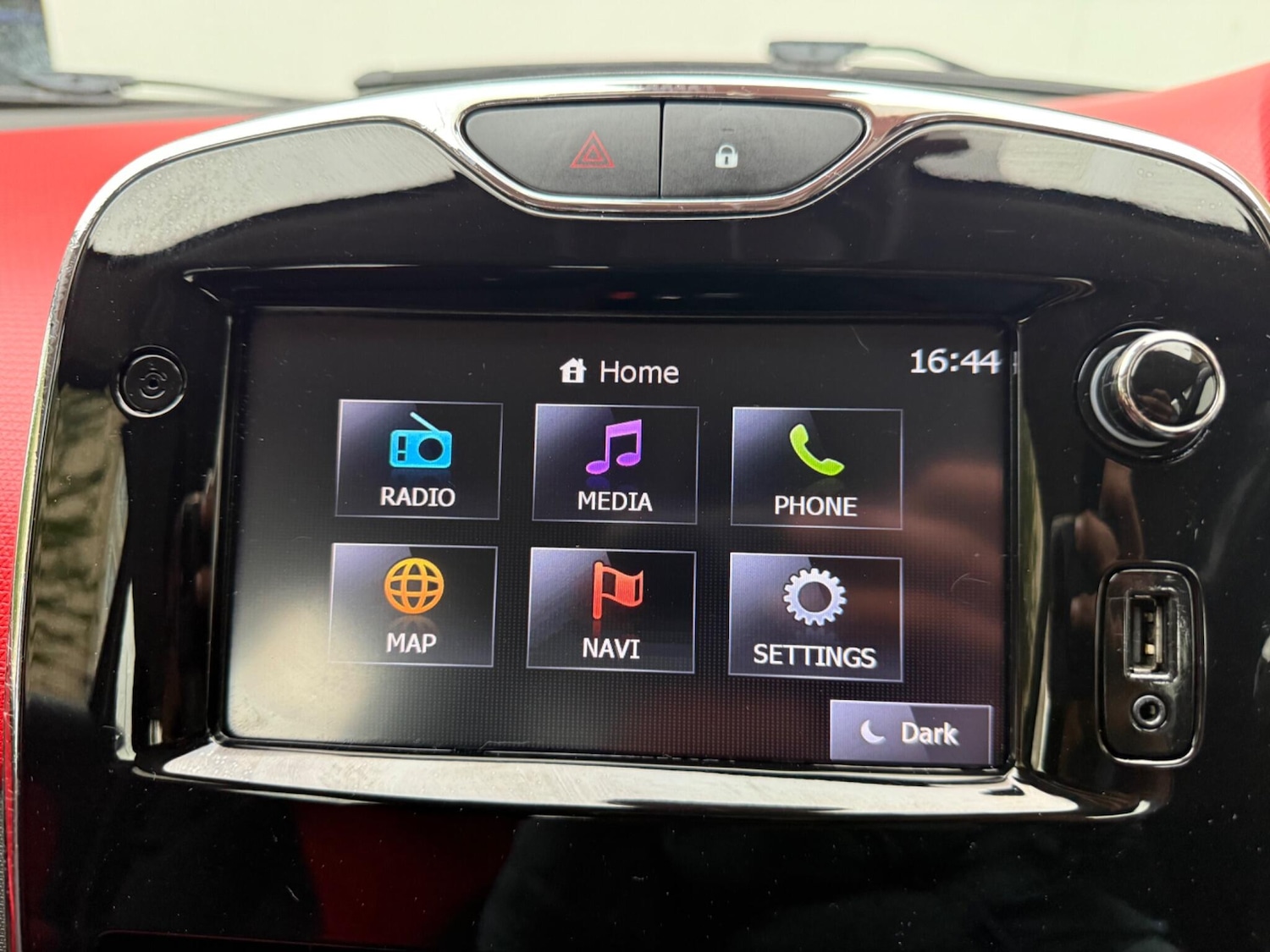 Used Renault Clio 2014 for sale - 77144680: Photo 44