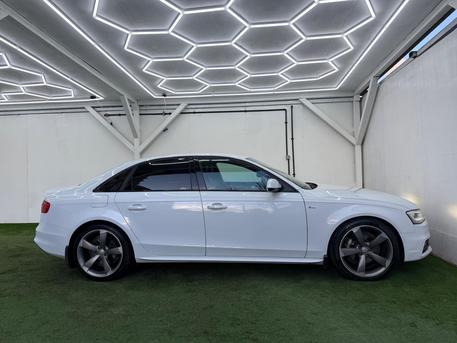 Used Audi A4 for sale - 77267472: Photo 2