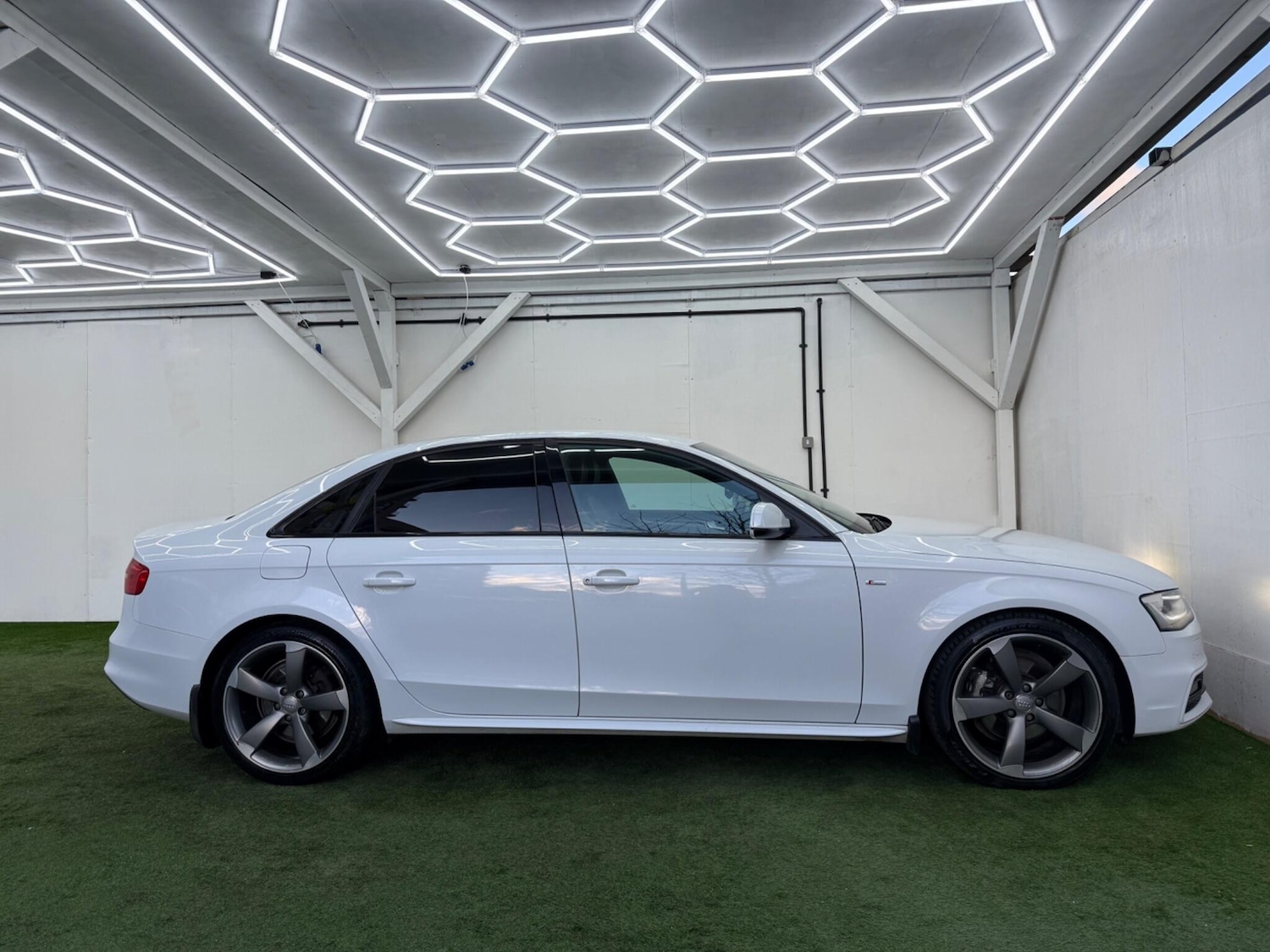 Used Audi A4 for sale - 77267472: Photo 5