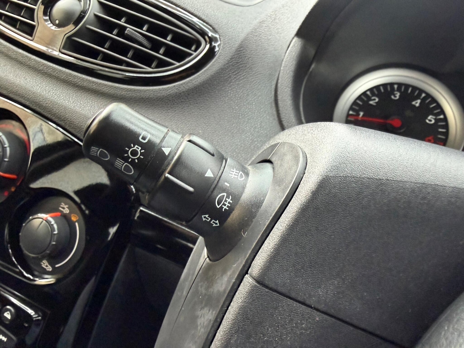 Used Renault Clio 2012 for sale - 78007606: Photo 36