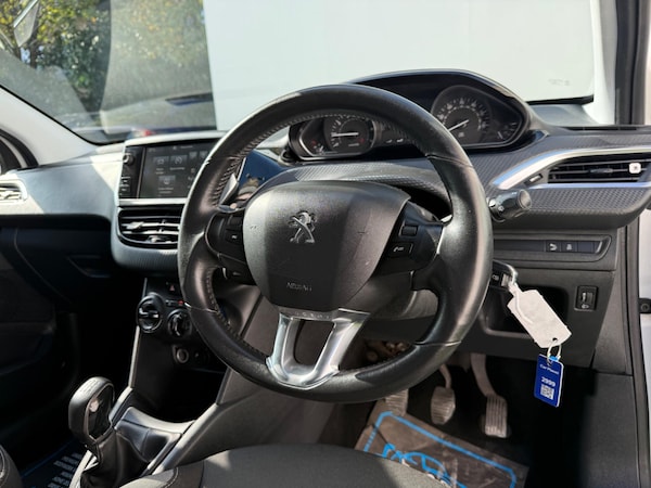 Used Peugeot 208 2015 for sale - 76247825: Photo 15