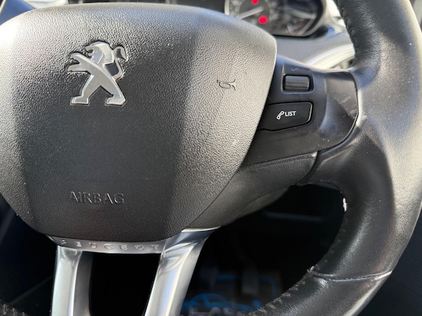 Used Peugeot 208 2015 for sale - 76247825: Photo 31