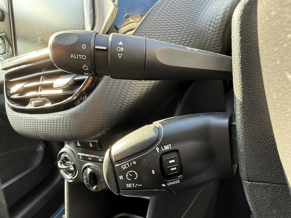 Used Peugeot 208 2015 for sale - 76247825: Photo 32