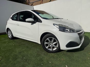 Used Peugeot 208 2015 for sale - 76247825: Photo 4
