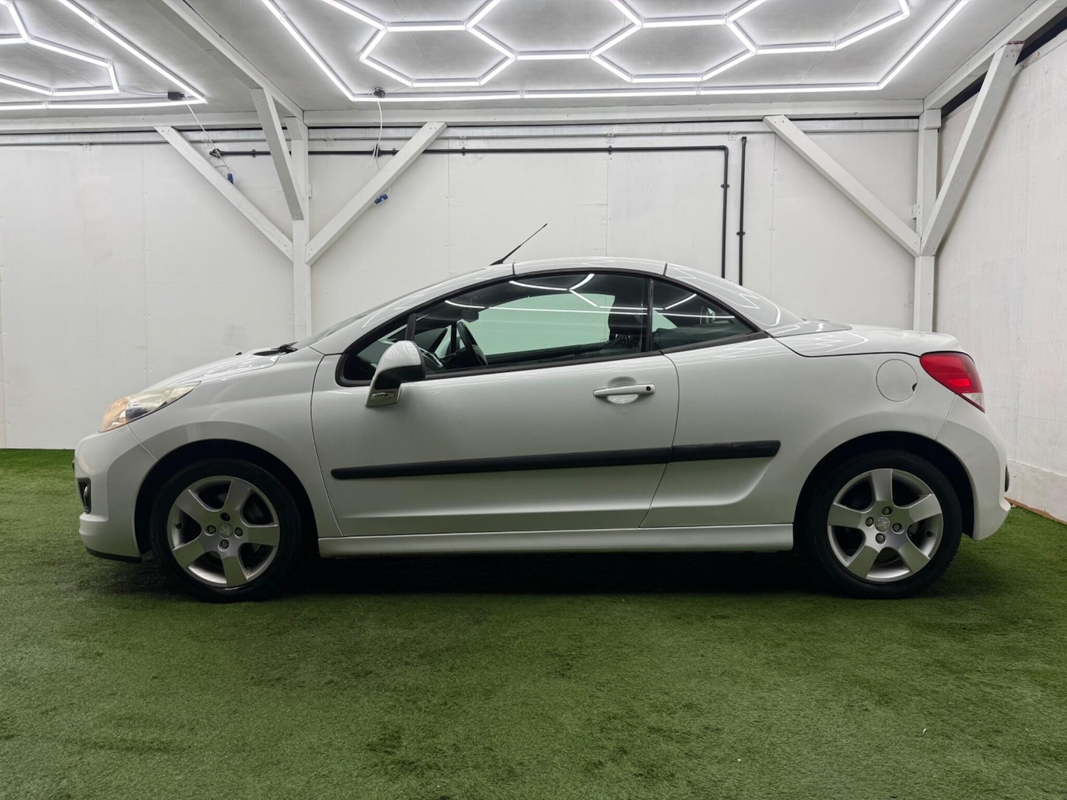 Used Peugeot 207 2013 for sale - 77345240: Photo 10