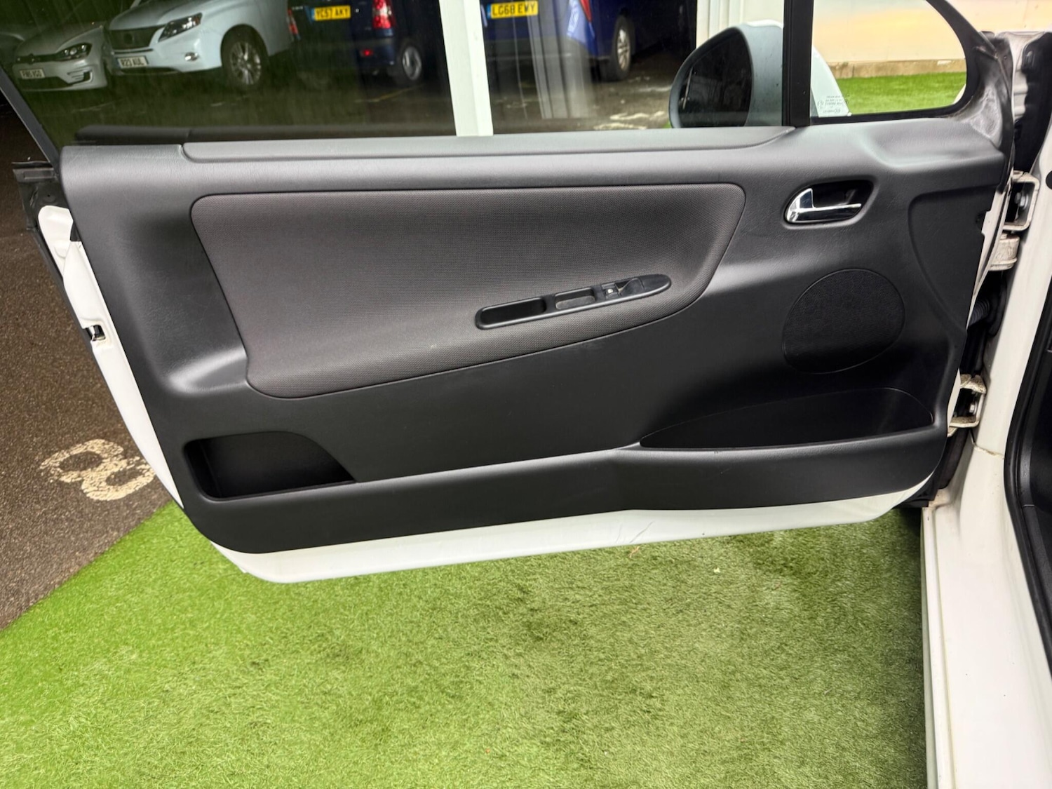 Used Peugeot 207 2013 for sale - 77345240: Photo 28