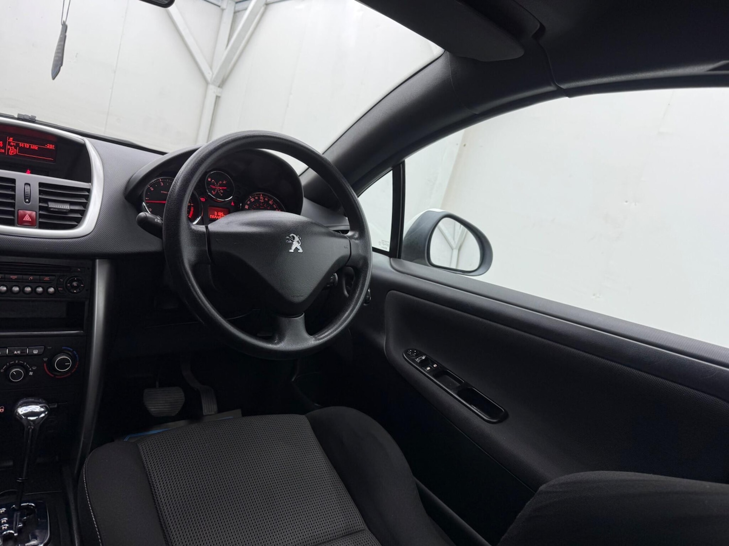 Used Peugeot 207 2013 for sale - 77345240: Photo 38