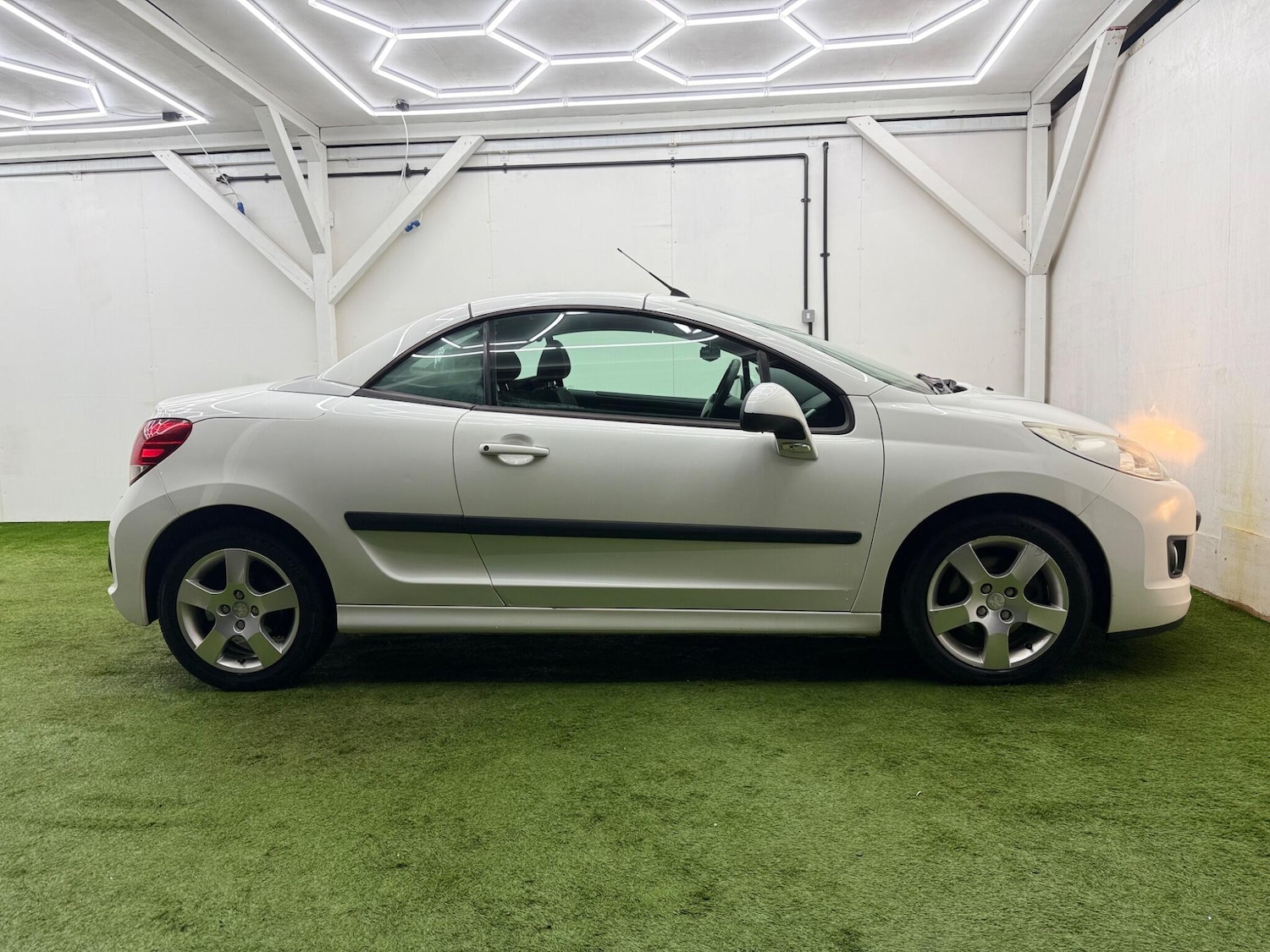 Used Peugeot 207 2013 for sale - 77345240: Photo 5