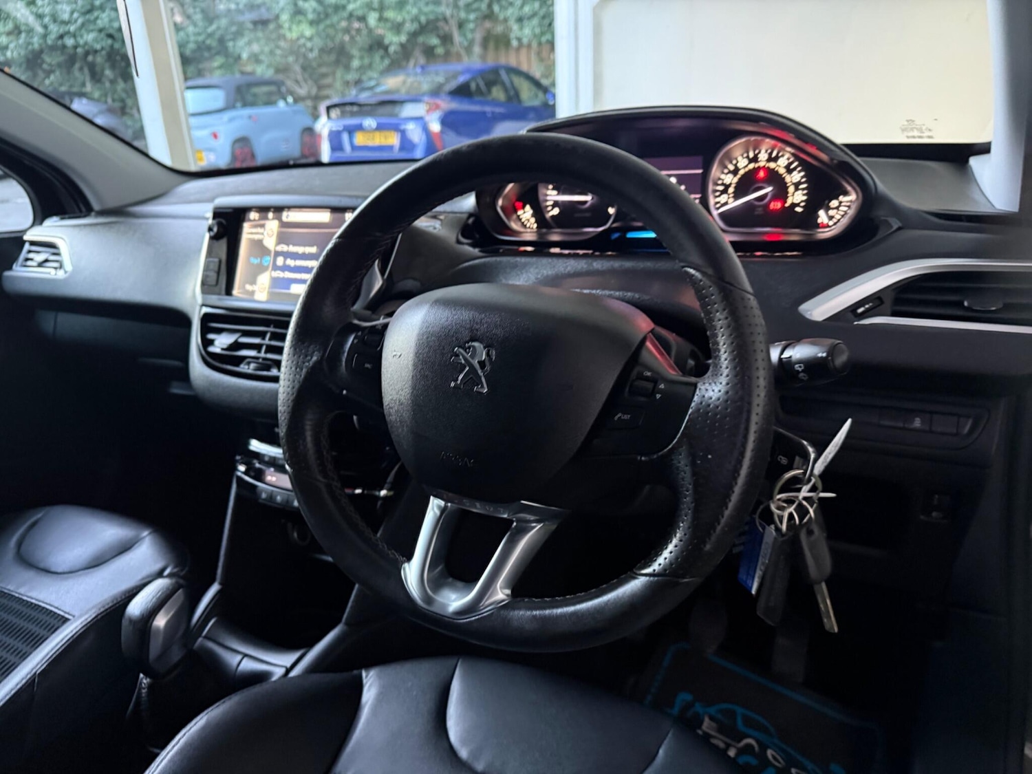 Used Peugeot 208 2013 for sale - 77020923: Photo 2