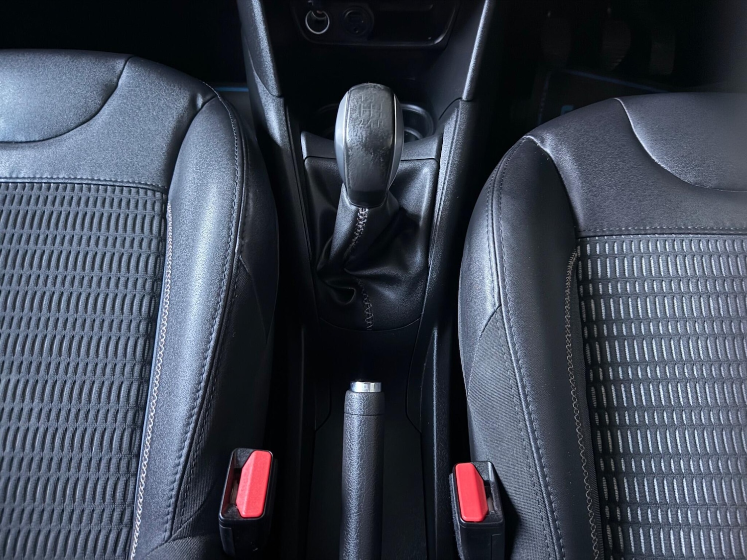 Used Peugeot 208 2013 for sale - 77020923: Photo 27