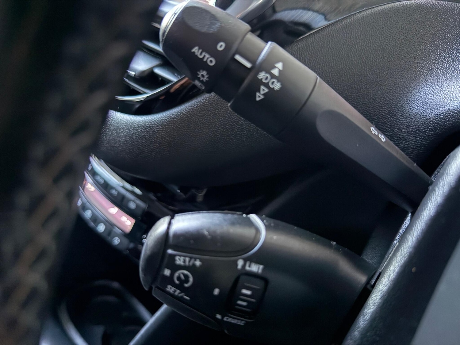 Used Peugeot 208 2013 for sale - 77020923: Photo 32