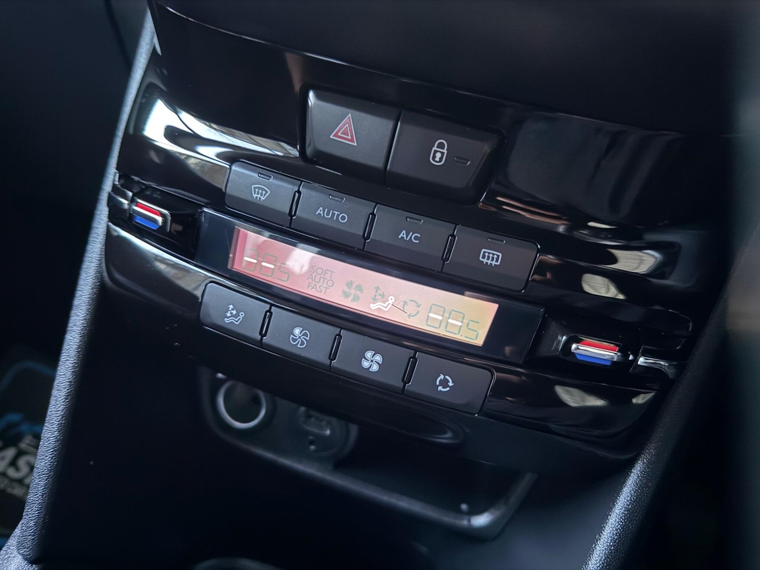 Used Peugeot 208 2013 for sale - 77020923: Photo 45