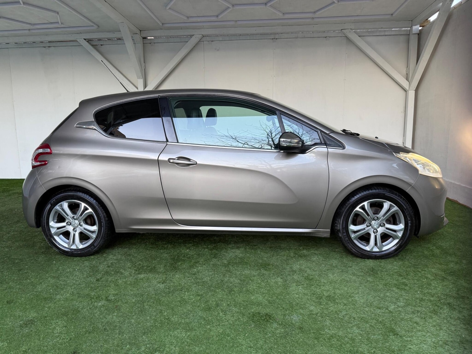 Used Peugeot 208 2013 for sale - 77020923: Photo 5