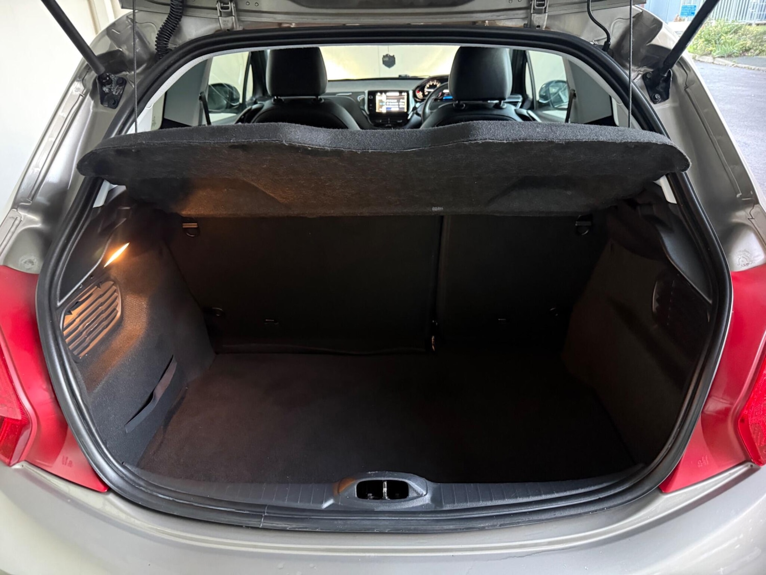 Used Peugeot 208 2013 for sale - 77020923: Photo 8