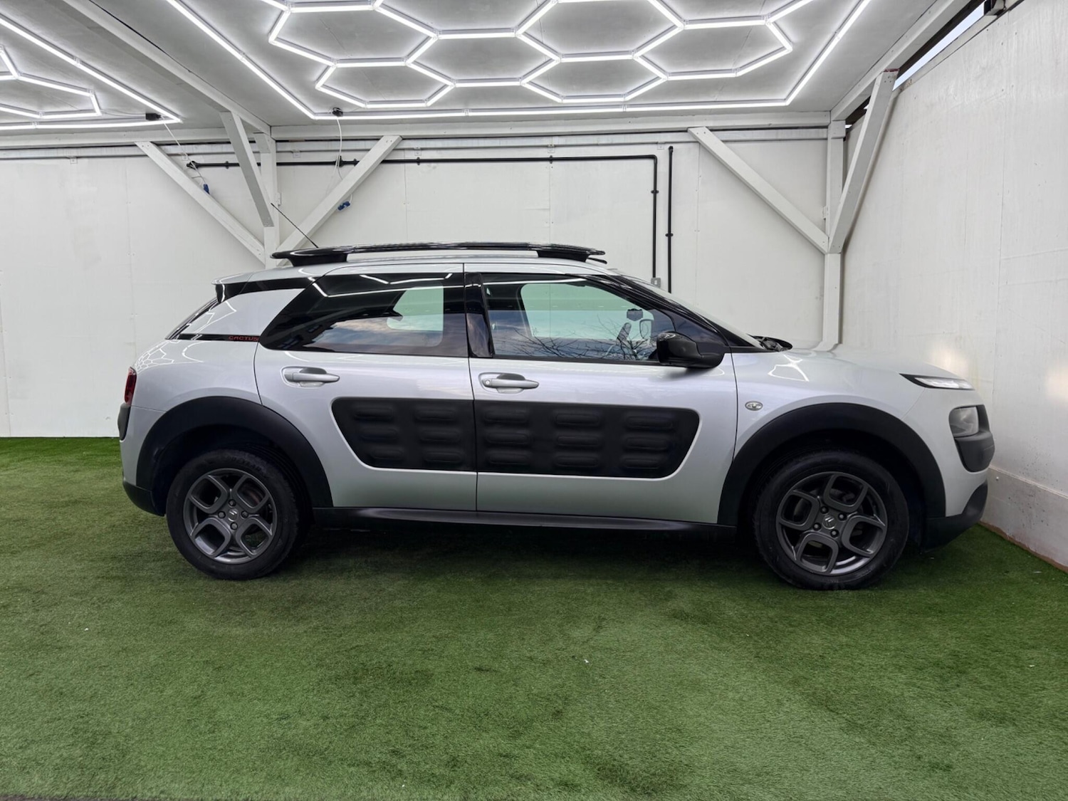 Used Citroen C4 Cactus 2016 for sale - 77315407: Photo 2