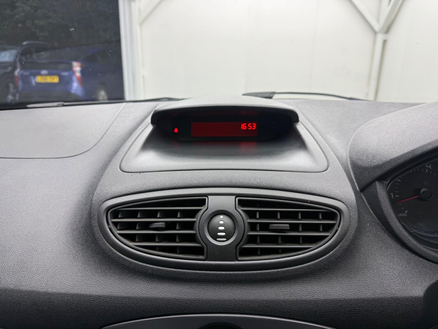 Used Renault Clio for sale - 77537363: Photo 25