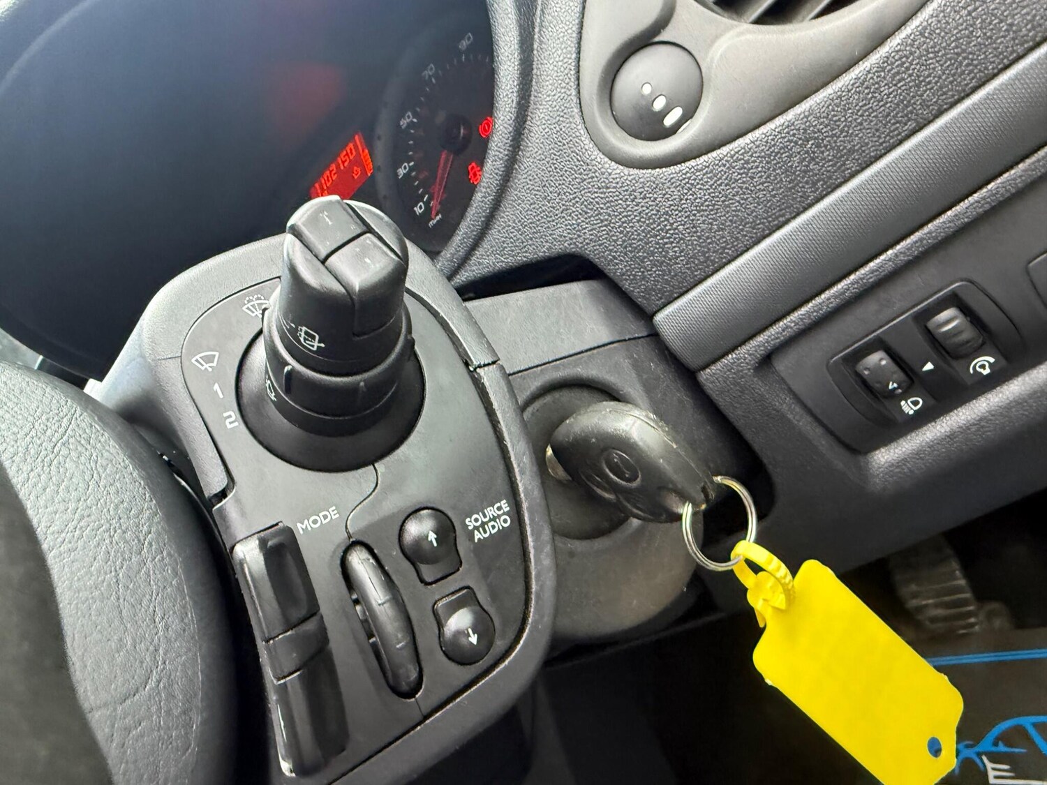 Used Renault Clio for sale - 77537363: Photo 32