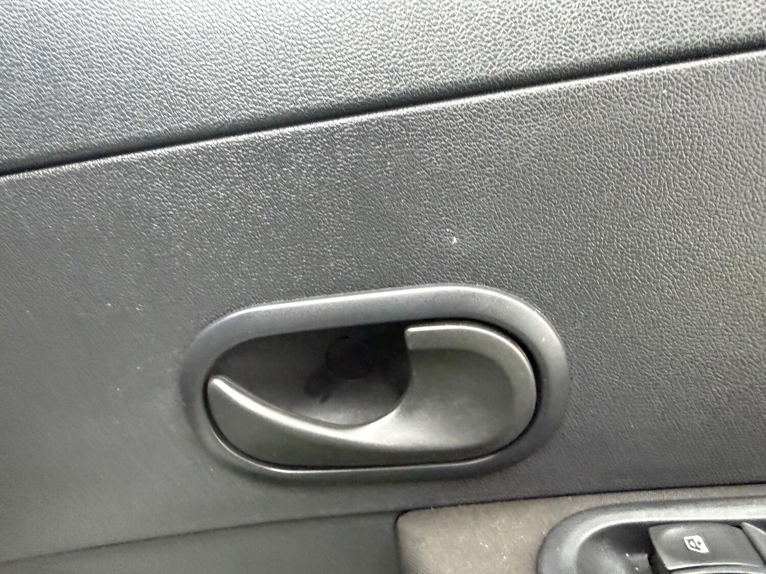 Used Renault Clio for sale - 77537363: Photo 36